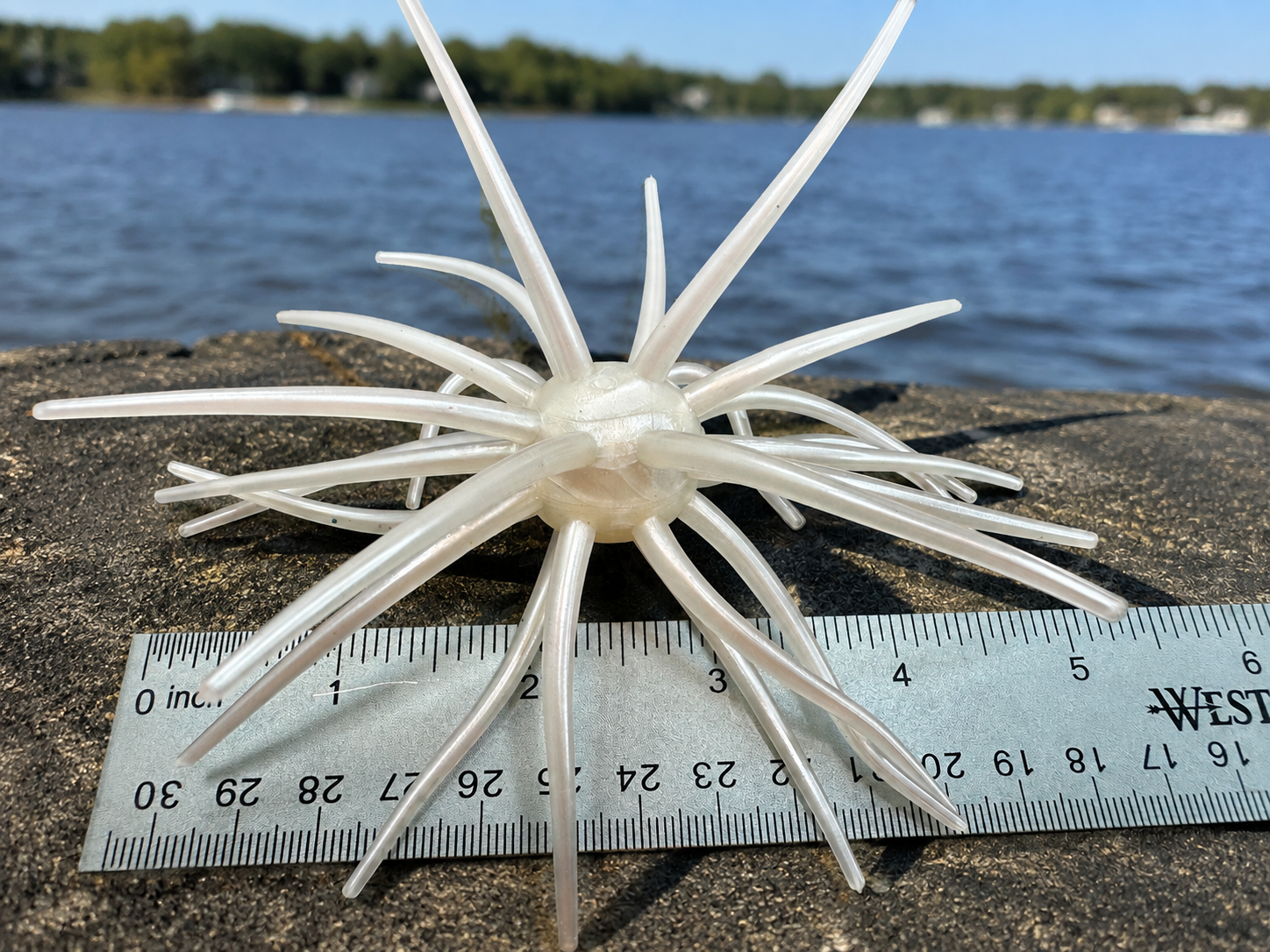 25mm TPE Urchin Style Floating Soft Bait White Pearl Bass Lure